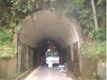 トンネル内での調査